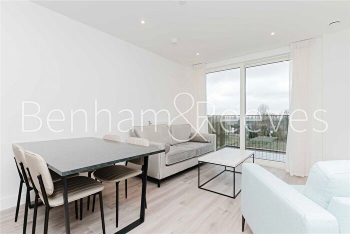 2 Bedroom Flat To Rent In Moorehead Way, London, SE3