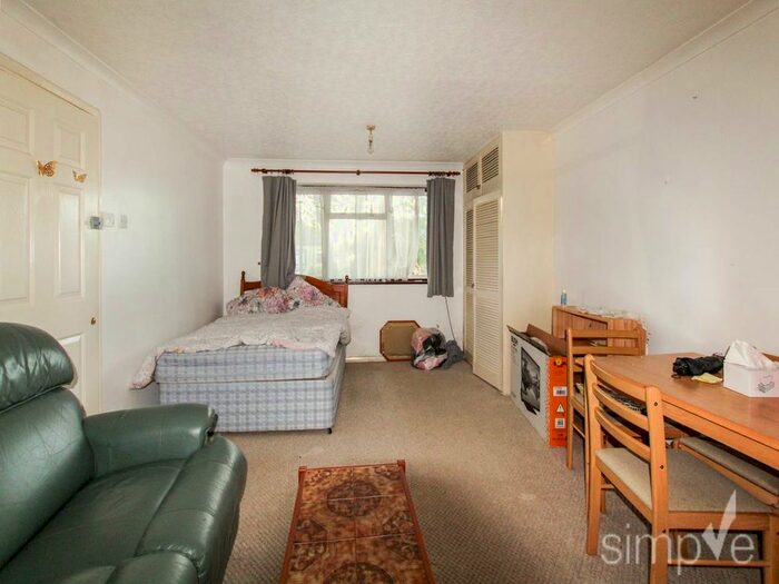 Studio To Rent In Woodstock House, Angel Lane, Hayes, UB3