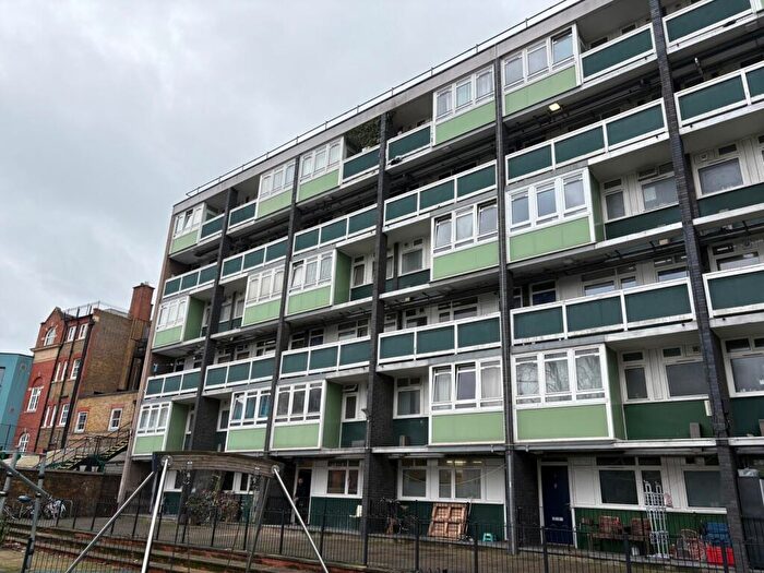 3 Bedroom Maisonette To Rent In Voltaire, Sceaux Gardens, London, SE5