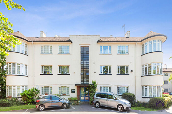 3 Bedroom Flat For Sale In Edgware Court, Edgware, Greater London, HA8