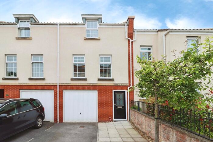 4 Bedroom Town House For Sale In Leaze Close, Thornbury, Bristol, Gloucestershire, BS35
