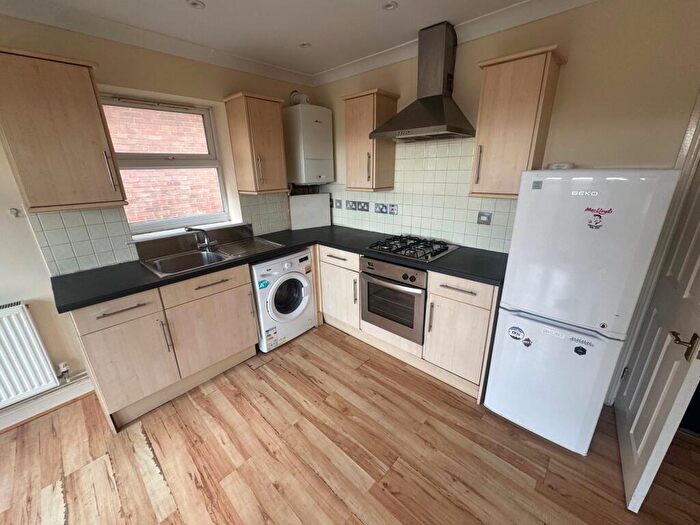 2 Bedroom Maisonette To Rent In Millbrook Road East, Southampton, SO15