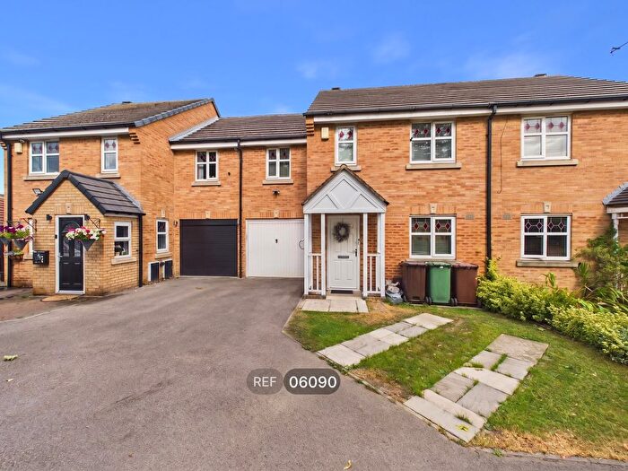 3 Bedroom Town House To Rent In , Hoctun Close, Castleford, WF10