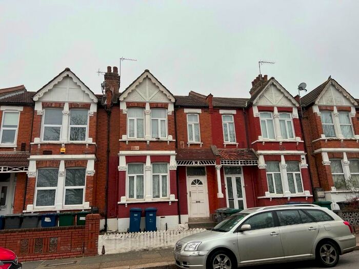 2 Bedroom Flat To Rent In Algernon Road, London, NW4