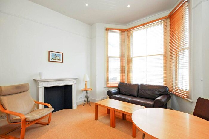 2 Bedroom Flat To Rent In Edith Grove, Chelsea, London, SW10