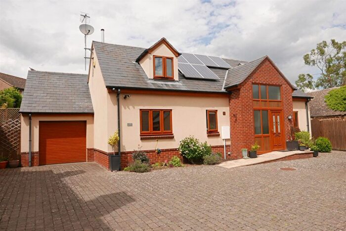 4 Bedroom Detached House For Sale In Woodend Lane, Cam, Dursley, GL11