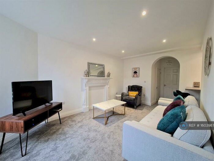 2 Bedroom Flat To Rent In St. Margarets Road, Cheltenham, GL50