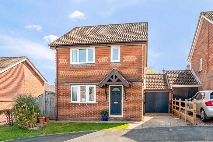 3 Bedroom Link Detached House For Sale In Forge Rise, Uckfield, TN22