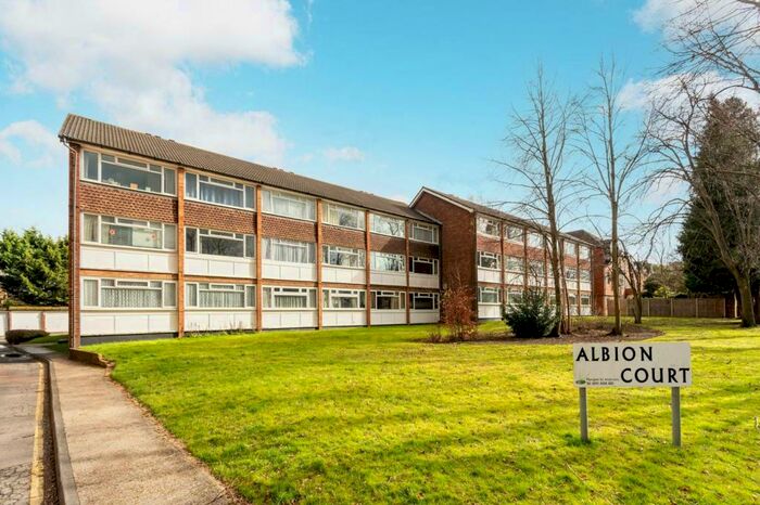 2 Bedroom Flat To Rent In Albion Road, Sutton, SM2