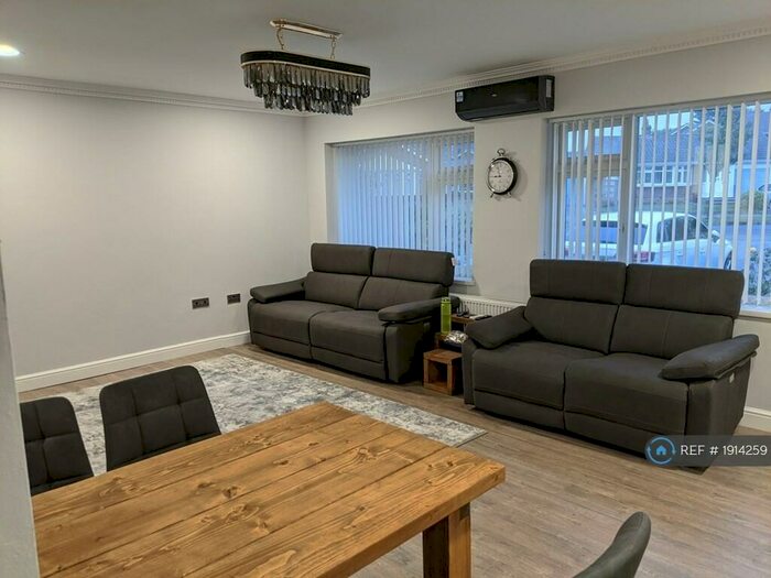 4 Bedroom Bungalow To Rent In Longmynd Drive, Fareham, PO14