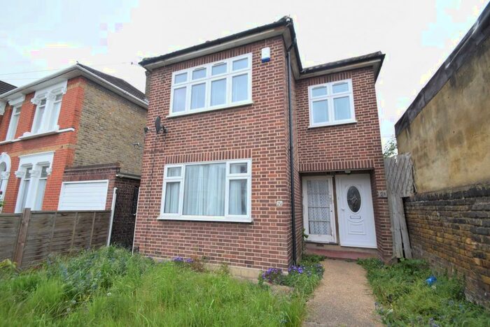 2 Bedroom Apartment To Rent In Aberdour Road, Goodmayes, Essex, IG3