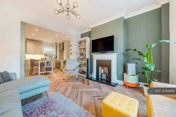 2 Bedroom Flat To Rent In Burghill Road, London, SE26