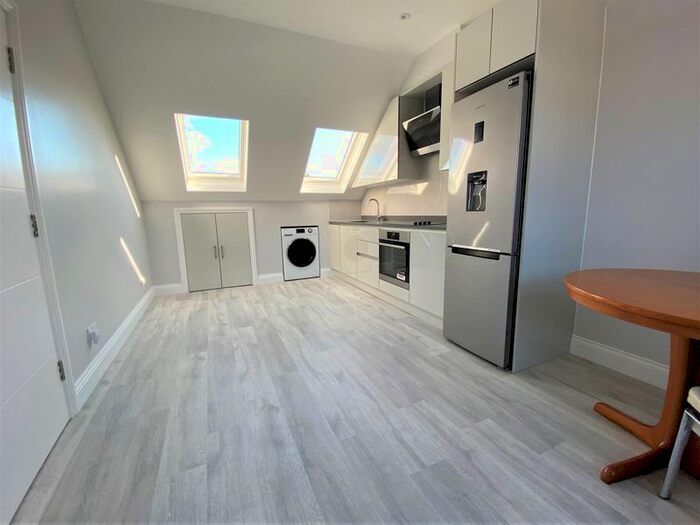 1 Bedroom Flat To Rent In Fairmead Crescent, Edgware HA8