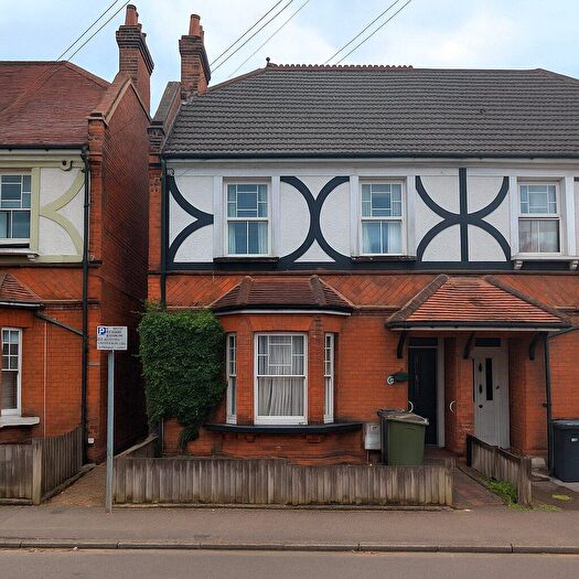 3 Bedroom Maisonette For Sale In Recreation Road, Guildford, Surrey, GU1