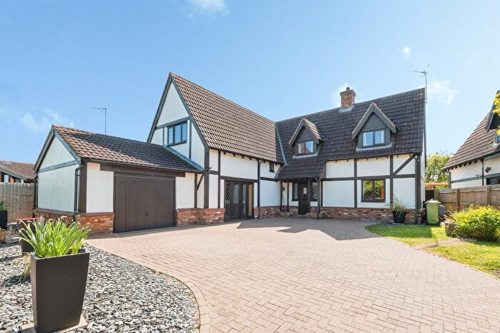 4 Bedroom Detached House For Sale In Wedgwood Avenue, Blakelands, Milton Keynes, MK14