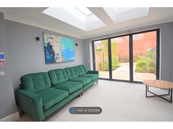 3 Bedroom Flat To Rent In Addington Road, Reading, RG1