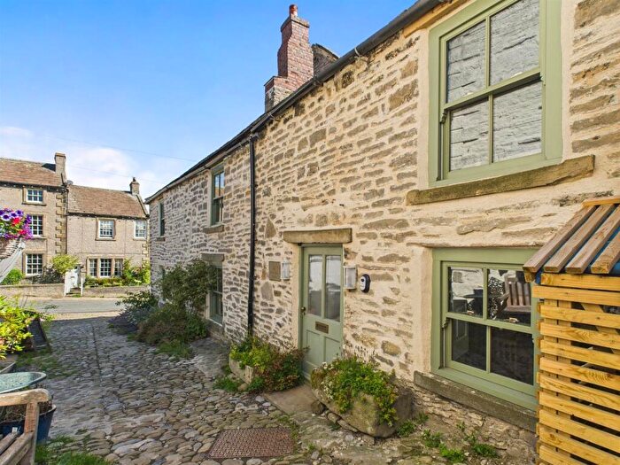 3 Bedroom House For Sale In Castle Hill, Middleham, Leyburn, DL8