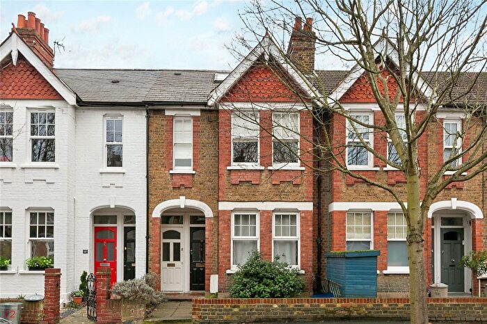 2 Bedroom Flat For Sale In Darell Road, Kew, Surrey, TW9