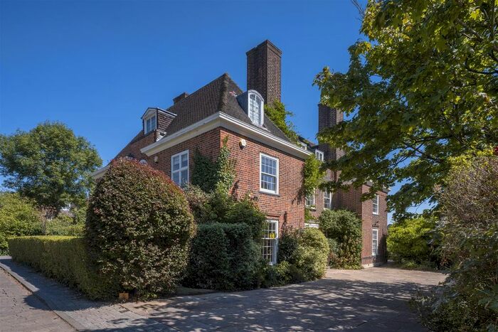 7 Bedroom Detached House To Rent In Linnell Drive, Hampstead Garden Suburb, NW11