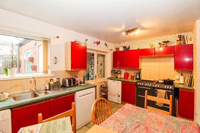 3 Bedroom Terraced House For Sale In Woodcock Street, Wakefield, WF1