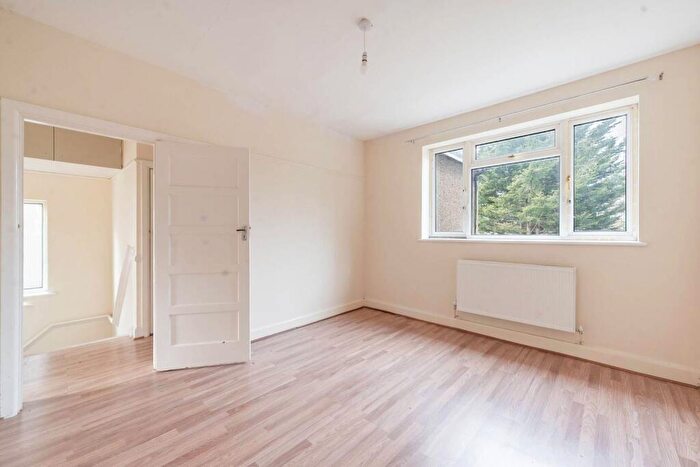 2 Bedroom Maisonette To Rent In Imperial Close, Harrow, HA2