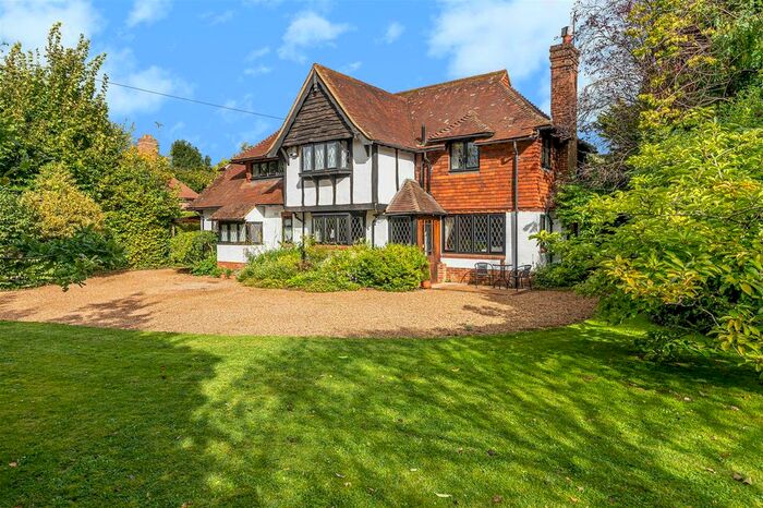 4 Bedroom Detached House For Sale In The Warren, East Horsley, Leatherhead KT24