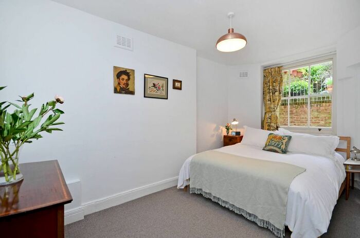 2 Bedroom Flat To Rent In Burton Street, Bloomsbury, London, WC1H