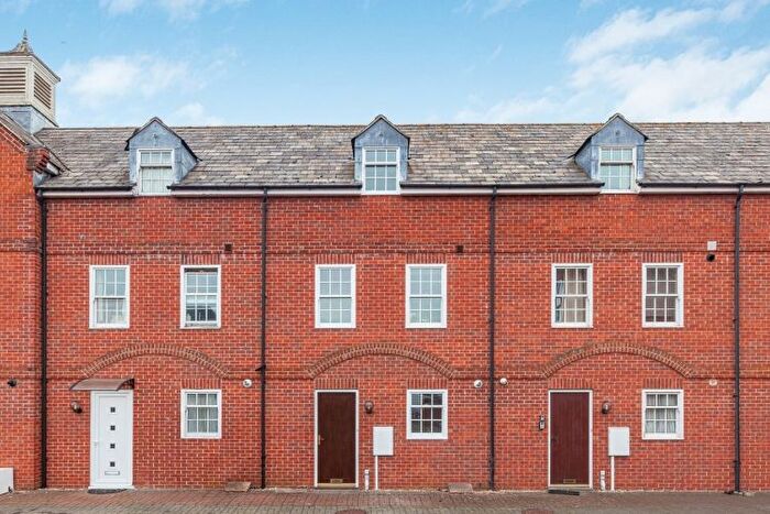 4 Bedroom Town House To Rent In Cherwell Wharf, Banbury, OX16