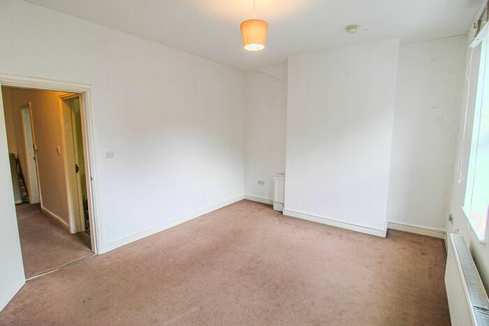 2 Bedroom Flat To Rent In Charlton Road, Levenshulme, Manchester, M19