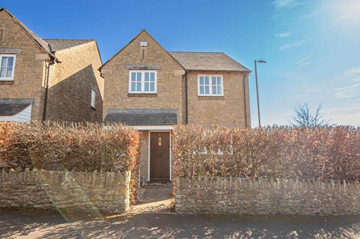 3 Bedroom Detached House For Sale In Bremilham Road, Malmesbury, SN16