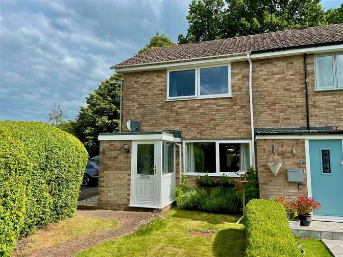 2 Bedroom End Of Terrace House For Sale In Goodwin Walk, Newbury, RG14