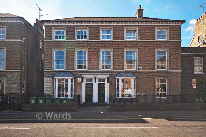 2 Bedroom Apartment For Sale In Ashford Road, Maidstone, Kent, ME14