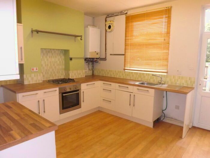 2 Bedroom House To Rent In Lime Grove, Smethwick, B66