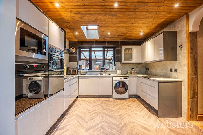 3 Bedroom Detached Bungalow For Sale In Breydon Road, Norwich, NR7