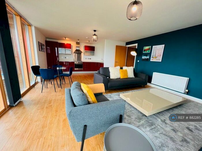 3 Bedroom Flat To Rent In Pearl House, Milton Keynes, MK9