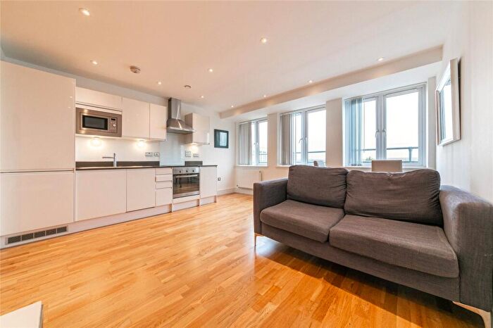 Apartment To Rent In Swanfield Road, Waltham Cross, Hertfordshire, EN8