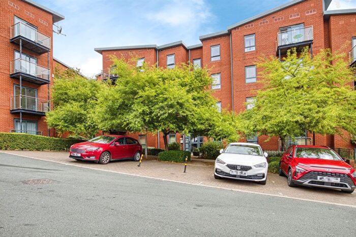 2 Bedroom Flat For Sale In Bouverie Court, Leeds, LS9