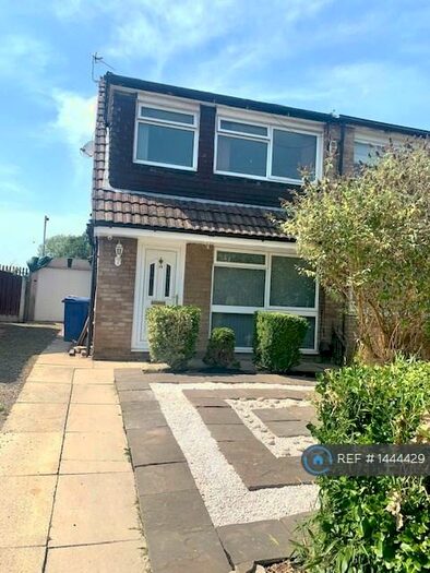 3 Bedroom Semi-Detached House To Rent In Bradfield Close, Stockport, SK5