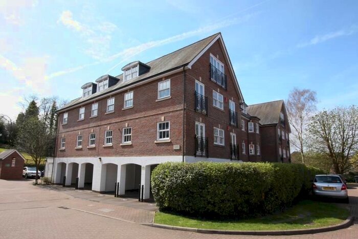2 Bedroom Flat To Rent In Sells Close, Guildford, GU1