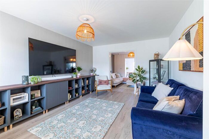 5 Bedroom Detached House For Sale In Benton Road, Auchterarder, PH3