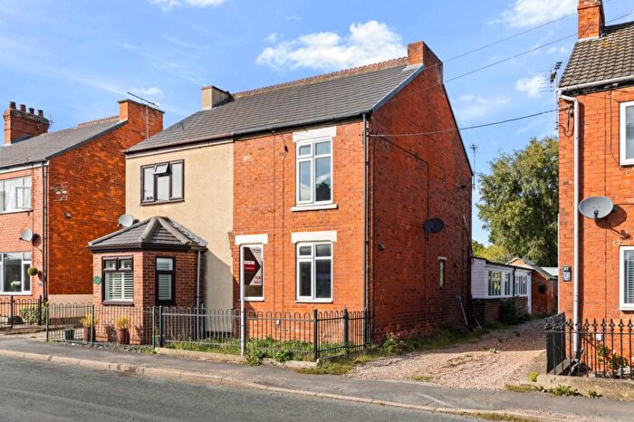 3 Bedroom Semi-Detached House For Sale In South View, Broughton, North Lincolnshire, DN20