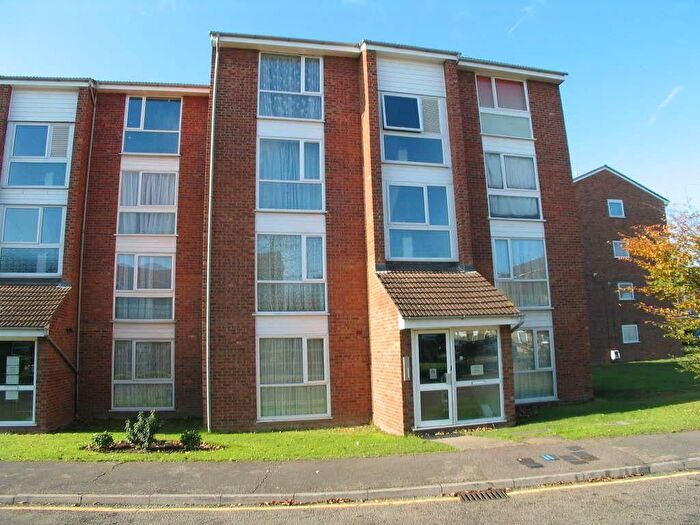 1 Bedroom Flat To Rent In Dellow Close, Newbury Park, Ilford, Essex, IG2