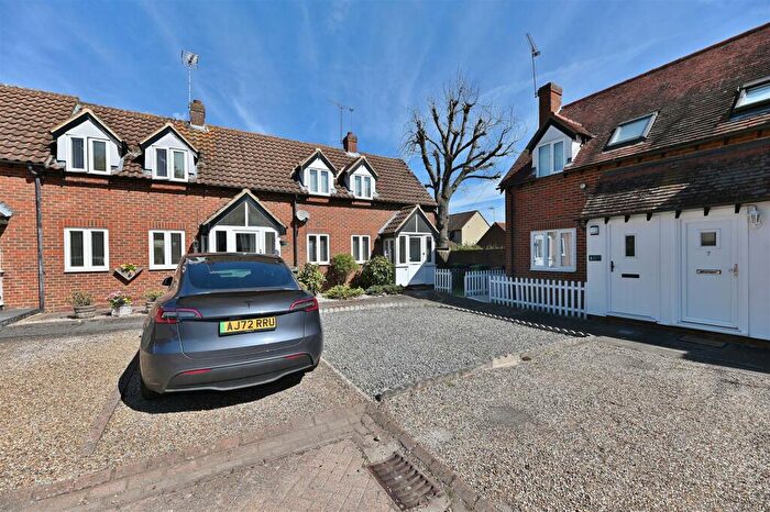 2 Bedroom House To Rent In Gate Lodge Square, Basildon, SS15