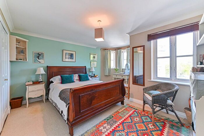 2 Bedroom Flat For Sale In Draymans Court, Stockwell, London, SW9