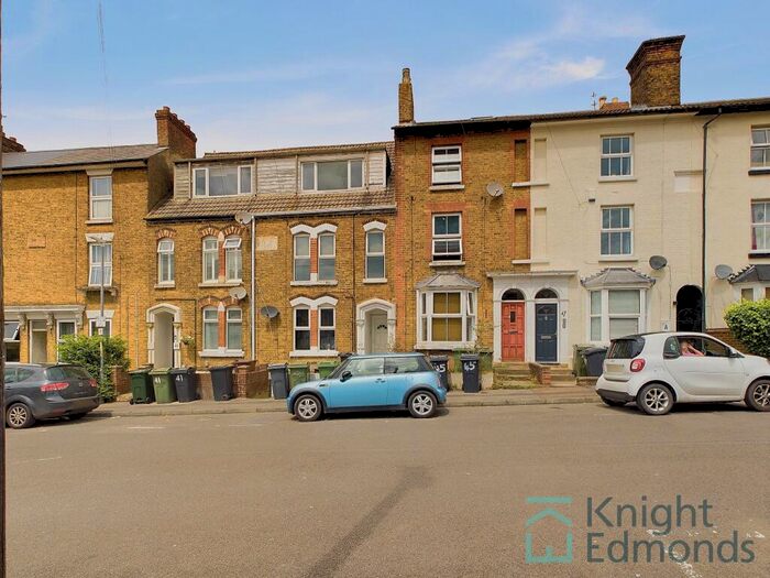 2 Bedroom Flat To Rent In Randall Street, Maidstone, ME14