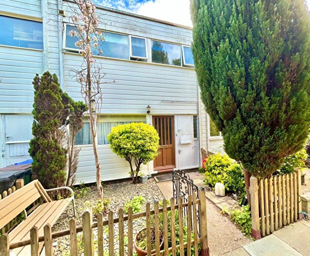 3 Bedroom Terraced House For Sale In Barons Walk, Lewes, BN7