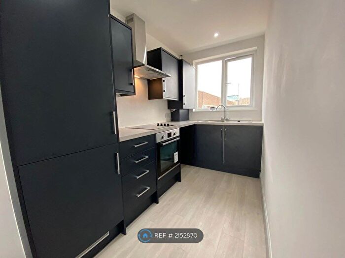 2 Bedroom Flat To Rent In All Bills Inc, Liverpool, L7