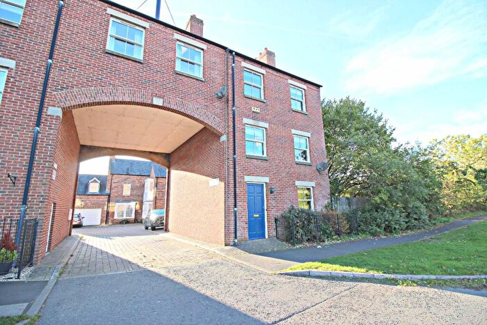 4 Bedroom Town House For Sale In Cross Valley Court, Durham City, DH1