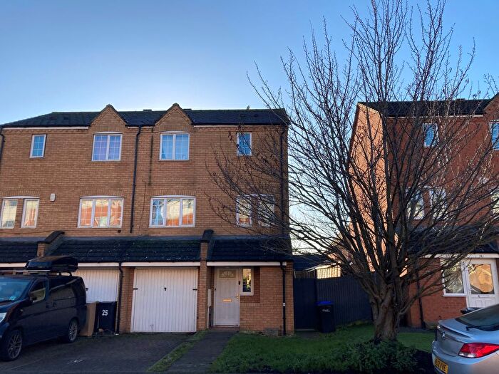 4 Bedroom Semi-Detached House To Rent In West Cotton Close, Southbridge, Northampton, NN4