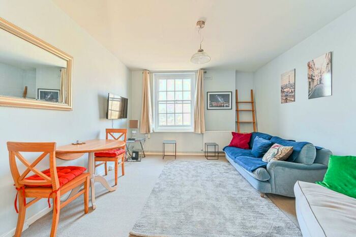 1 Bedroom Flat To Rent In Vicarage Crescent, Battersea Square, London, SW11